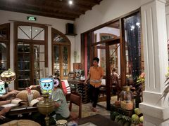 -Cuc Gach Quan Restaurant