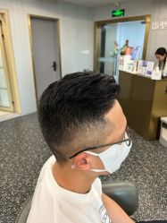 点击看大图 -即型男士理发工作室