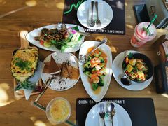 -Chom Cafe and Restaurant