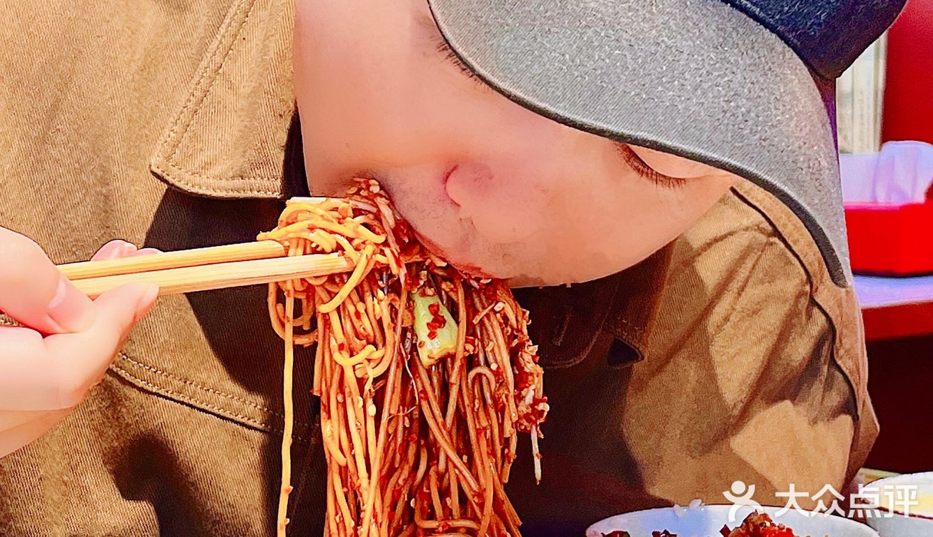想挑战乌啦啦同款爆辣米粉，就来这打榜吧‼️