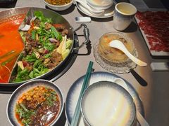 -伴山牛贵州黄牛肉火锅·苗疆非遗艺术餐厅(上海首店)
