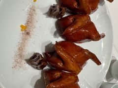 招牌玻璃皮乳鸽-北京厨房(SKP店)