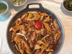 春笋焖牛肉香锅-香融府·烤鸭·家常菜(花乡奥莱店)
