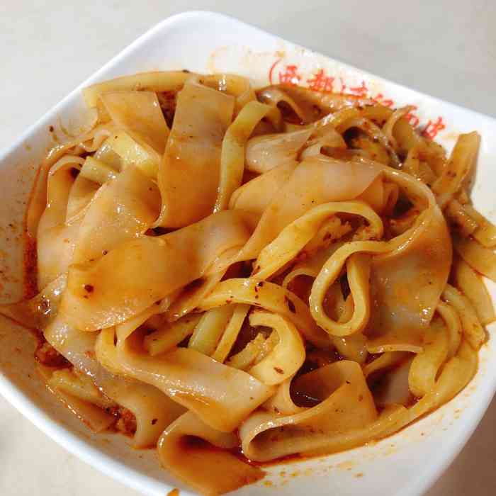 李记面皮-"中正悦湾楼下,半地下室的这家李记面皮,是.