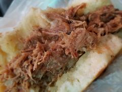 烧饼夹牛肉-老西关黄老太牛肉烧饼