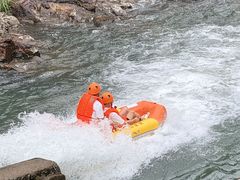 -安吉龙王山峡谷漂流