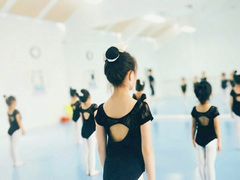 -西安小天鹅艺术团(曲江Alice店)