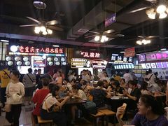 等位区-八一好吃街·高品美食广场