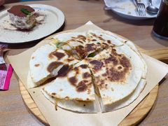 蘑菇虾仁芝士薄饼-艾蜜西餐厅(梅园店)