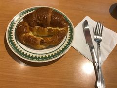 火腿芝士牛角包-丽都熟食店