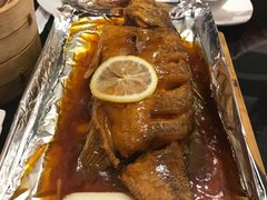铁板锡纸鲈鱼-高第街56号港式餐厅·精选(世茂广场宽厚里大明湖店)