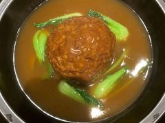 狮子头-屋里厢上海菜馆