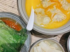 蟹黄鱼馄饨-蟹黄鱼·楼上面馆(外滩中央旗舰店)