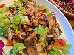 -老滇山寨•云南特色菜•地方菜•民族风情歌舞表演(金碧店)