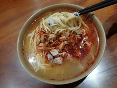 -亮亮面馆(经六路店)