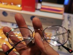 -LOOK眼镜·蔡司依视路配镜(宝山万达店)