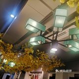 环境：新装修的店面整体很干净和舒服，复古的风格挺好的