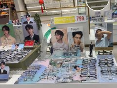 -目上眼镜·蔡司依视路授权(青浦宝龙店)