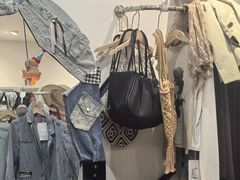 -眷顾自助服装工作室(中南金石国际广场A座店)