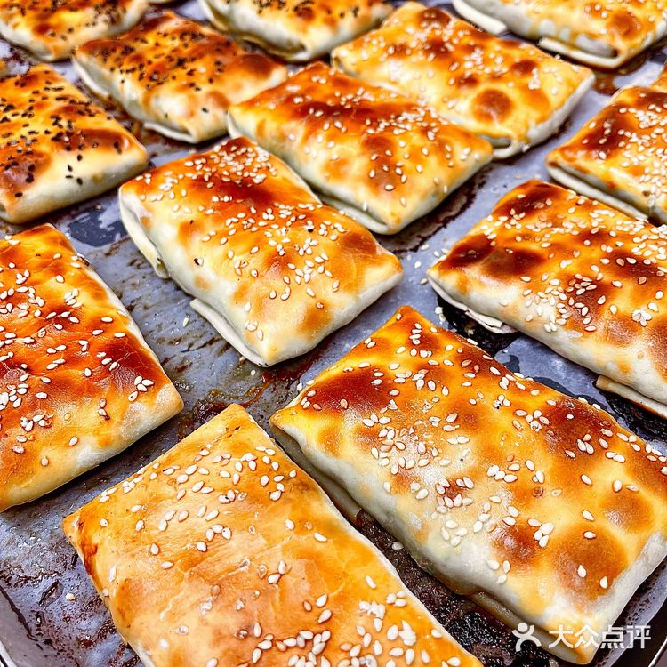 北京最会整活的烤包子‼️烤切糕烤鸡腿包太香了