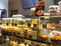 面包甜点陈列柜-白玉兰食品甜凤店(合生汇店)