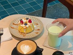 -彳亍咖啡·这里(水湾路店)