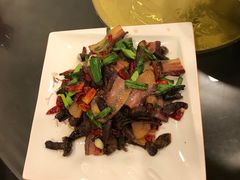 -石磨豆花家常菜·牦牛排土火锅