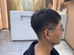 -一東造型烫发染发