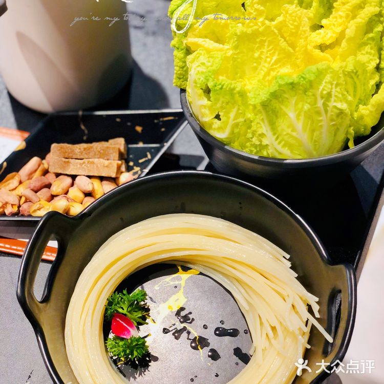 广州探店 | 感觉回到学校吃火锅🫕有木有⁉️明星牛蛙班🐸