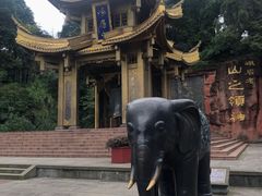 -峨眉山报国寺