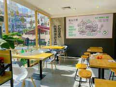 用餐区-龙治汉堡(中华城店)