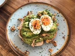 牛油果煮蛋吐司-RAC BAR(安福路店)