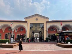 -Longchamp(佛罗伦萨小镇奥特莱斯店)