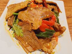 彝家手撕美人椒牛肉-云海肴·汽锅鸡·云南菜(美罗城店)