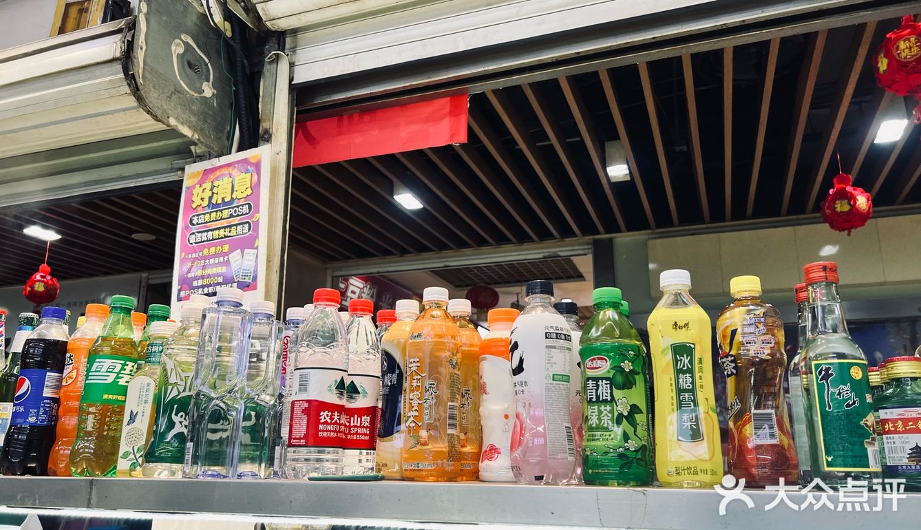 位于黄岛商场在地下 里面的服务员阿姨很好很热情