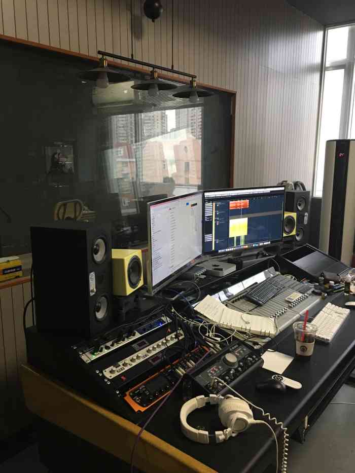 黑洞录音棚-"第一次带古筝进录音棚,老师很耐心,现场写.