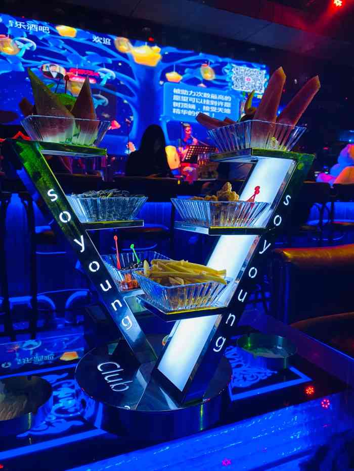 致青春酒吧(曼度店)-"[啤酒]酒水:盆友晚上10点钟喊着过来玩.