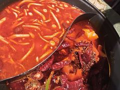 酸汤鸳鸯锅-憨铁匠老火锅(龙岗万科里店)