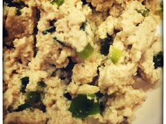小葱拌豆腐-清真吴记门钉肉饼·喜多利