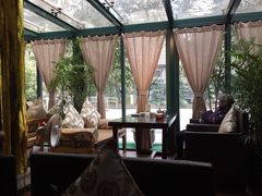 靠窗位-山外山·林语花园餐厅