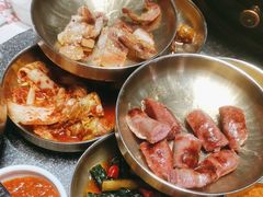 -草家酱蟹炭火烤肉店(珲春南路二店)