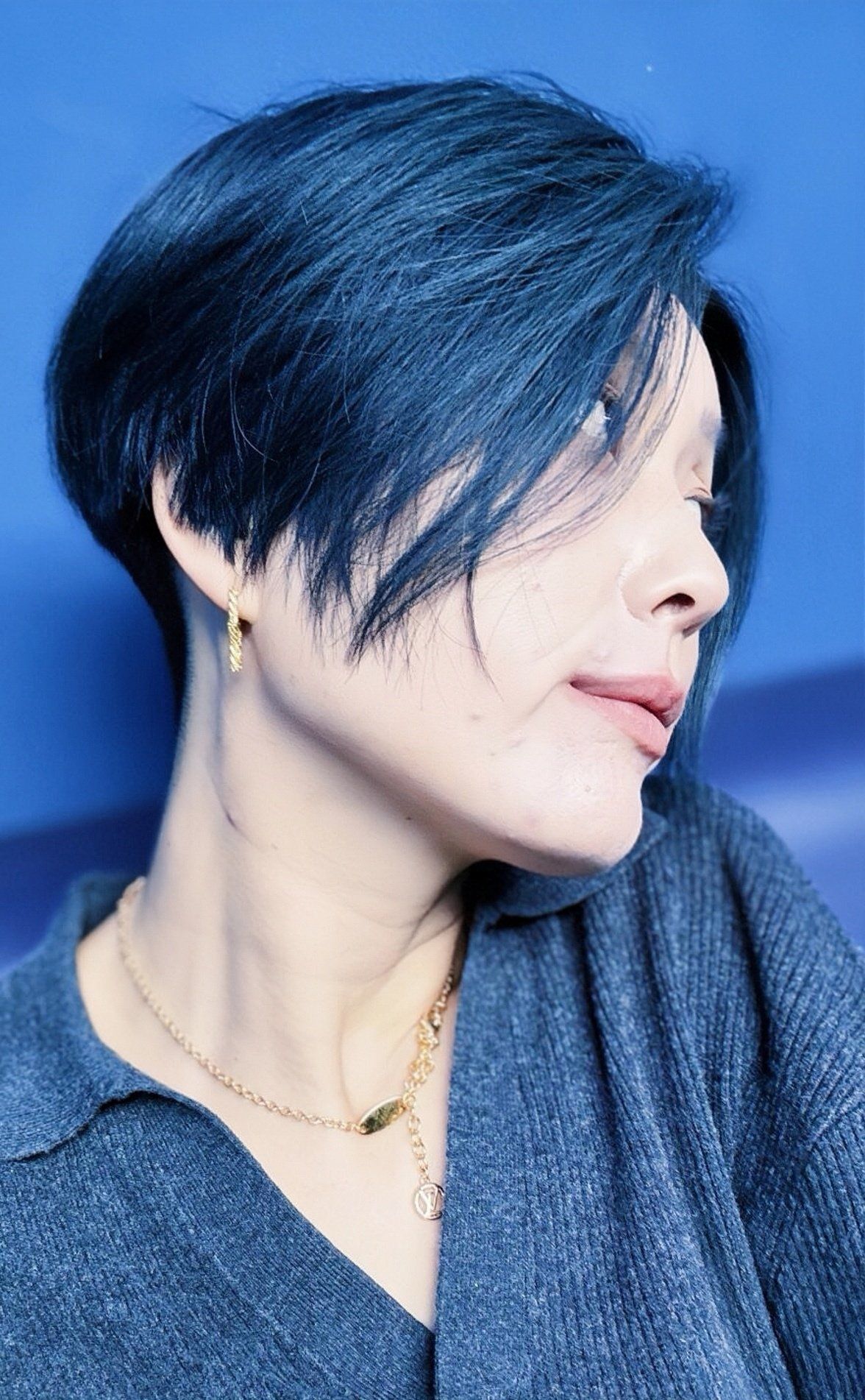 独特蓝发的时尚感~前卫精致短发