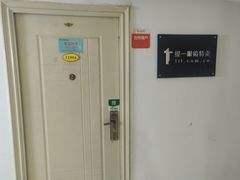 -提一眼镜·蔡司·依视路(小寨店)