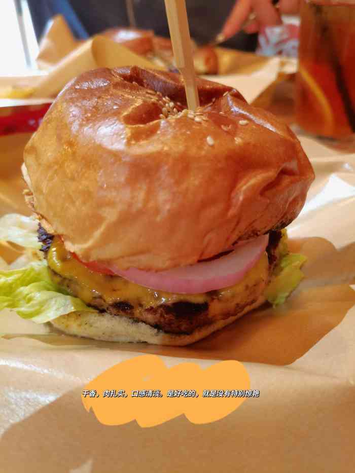 lone star 孤星汉堡-"开在小区楼下的一家小汉堡店,约了几个朋友.