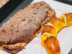 -HOT CRUSH趁热集合·现烤面包(上海环球港店)