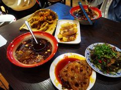 -爆炸头阿姨小四川正宗川味小吃(无任何分店)