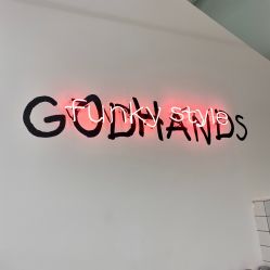 -Godhands美发设计沙龙