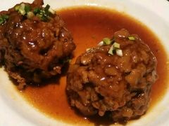 鸭蛋黄狮子头-梅飞酒家(桑园路店)