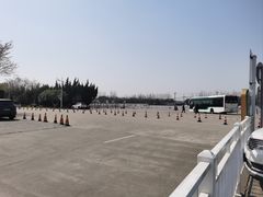 -松鹤墓园-停车场