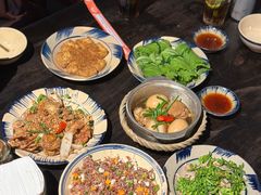 -Cuc Gach Quan Restaurant